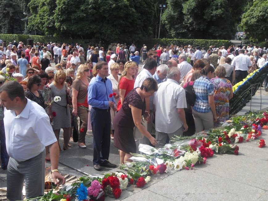 В Полтаві вшанували жертв війни в Україні. Фото (фото) - фото 15