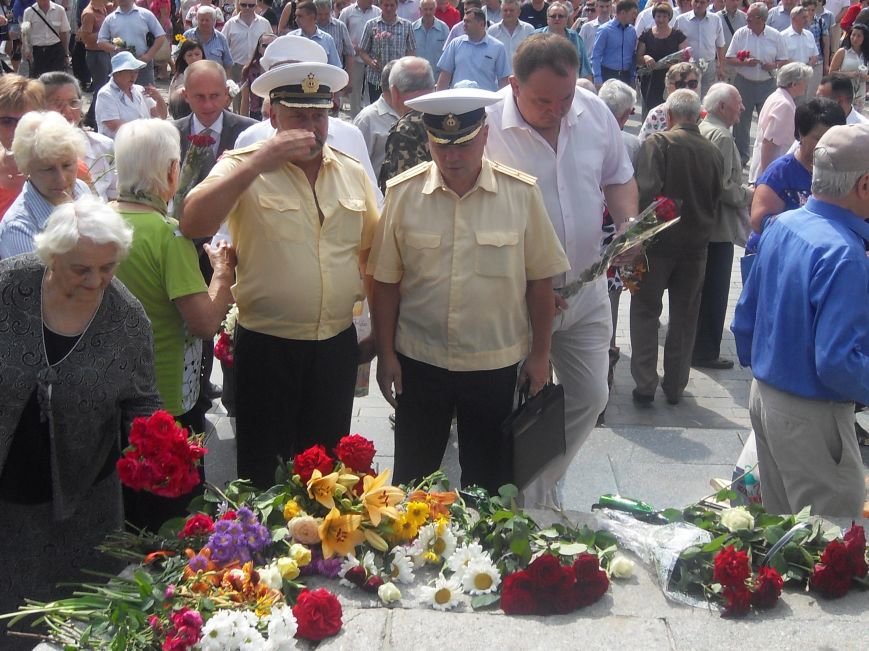 В Полтаві вшанували жертв війни в Україні. Фото (фото) - фото 13