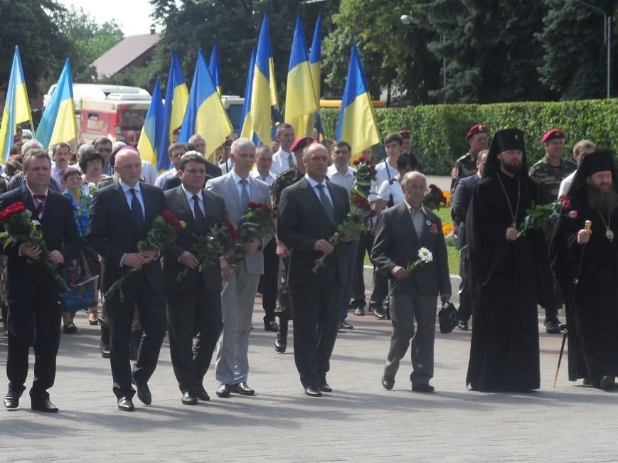 В Полтаві вшанували жертв війни в Україні. Фото (фото) - фото 2