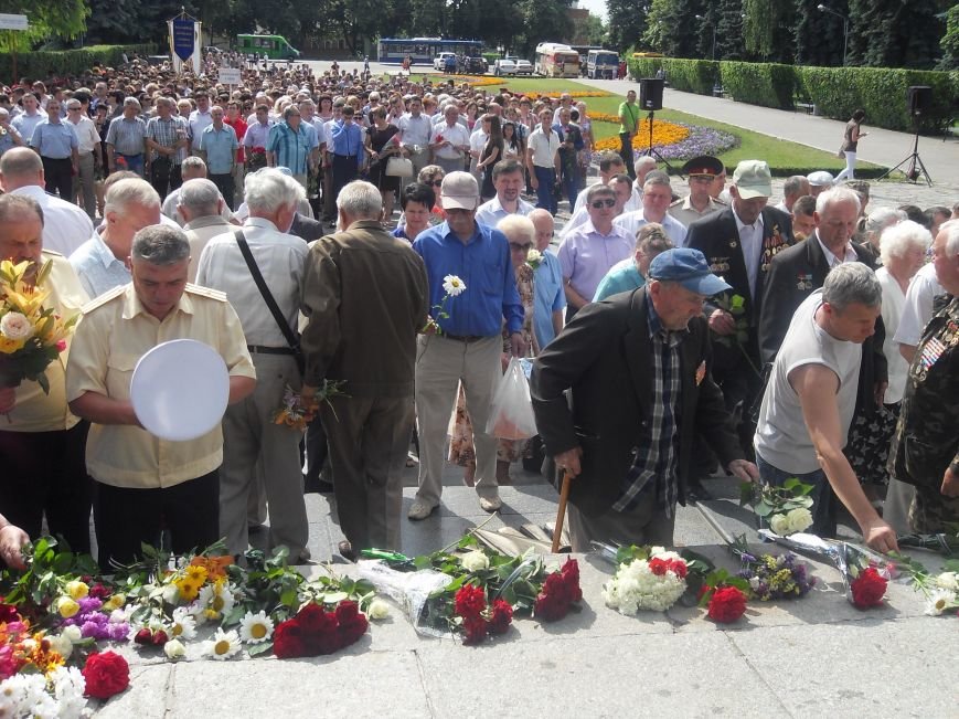 В Полтаві вшанували жертв війни в Україні. Фото (фото) - фото 12