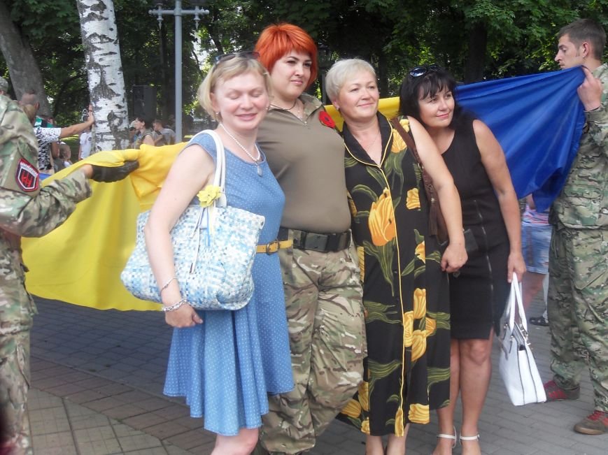 Полтавських волонтерів поєднав «Ланцюг єднання» (фото) - фото 1