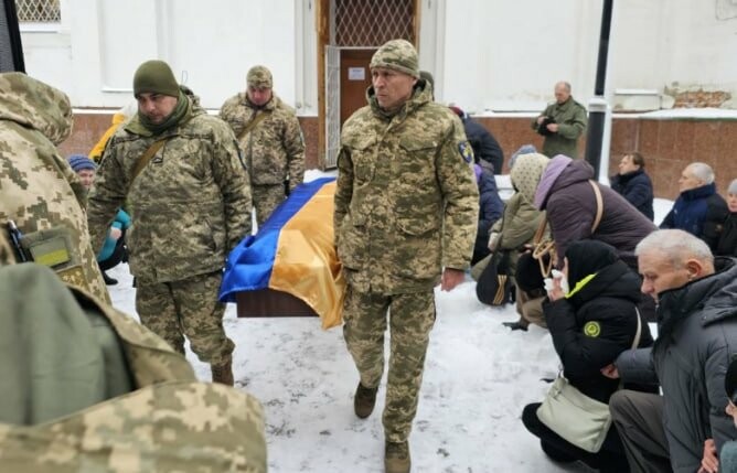 У Полтаві попрощалися з двома військовими які загинули у боях за Україну Новини