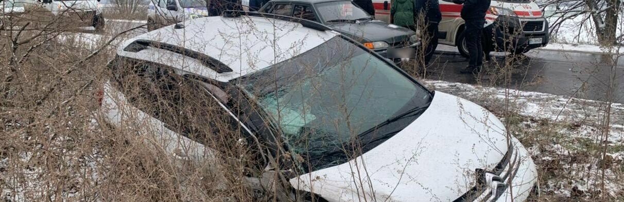 На Полтавщині п'яний водій Wolkswagen зіткнувся з легковиком Citroen: травмованих пасажирів доправили до лікарні