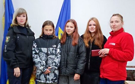 На Полтавщині троє підлітків допомогли поліції повернути гроші та документи їх власниці