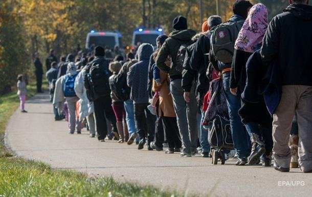 Дмитро Лунін розповів, скільки жителів області виїхали за кордон з початку війни 