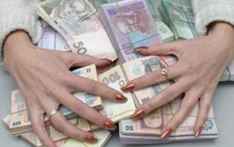На Полтавщині можуть відправити за ґрати вчительку, яка надурила учнів Миргородського ліцею на 15 тисяч гривень