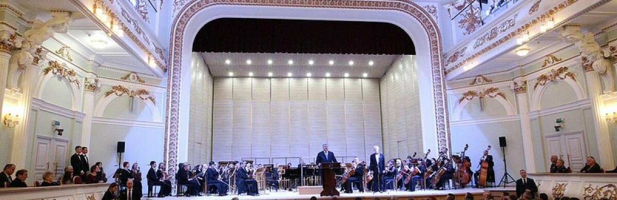 Полтавська обласна філармонія оприлюднила афішу на квітень