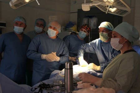 Полтавські лікарі переймали досвід у колег з Сум і планують впровадити надскладні реконструктивні операції.