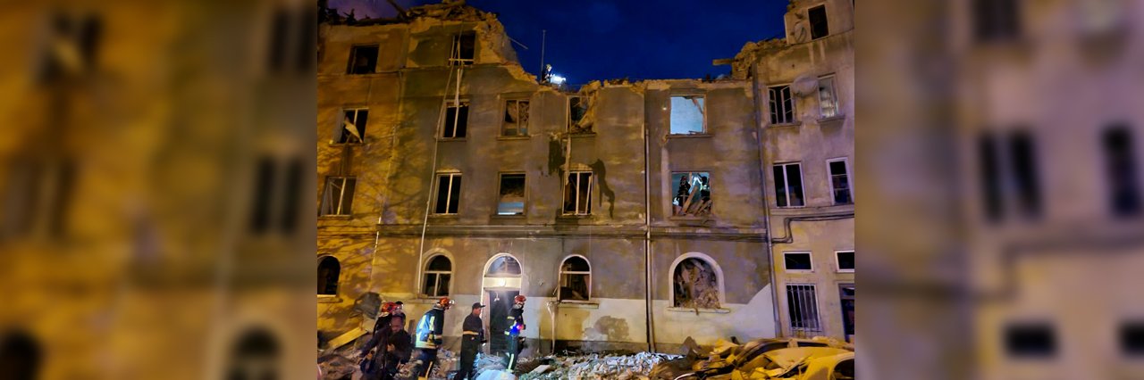 Вночі російські окупанти влучили «Калібрами» у багатоквартирний будинок у Львові: загинули мирні люди
