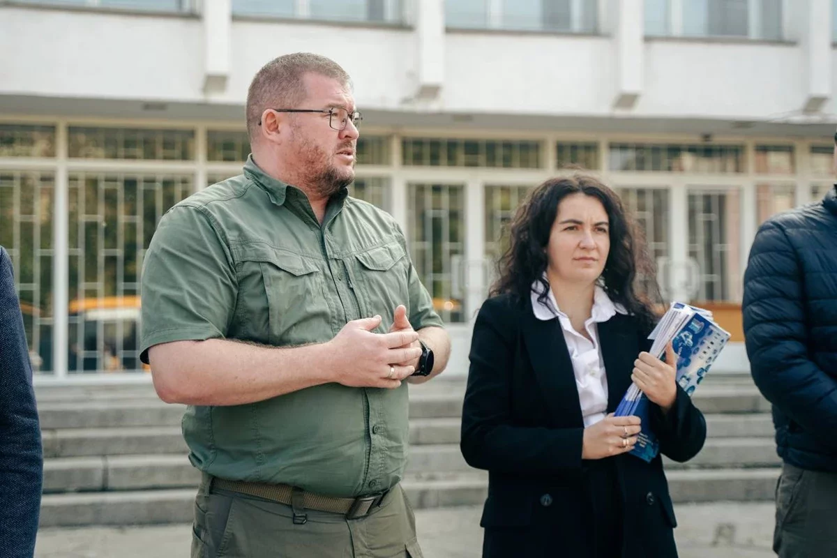 Школам Полтавщини передали ще десять шкільних автобусів