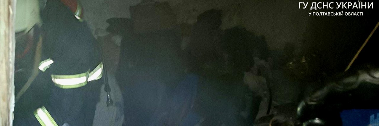У Полтаві під час пожежі квартири на вулиці Пушкіна вогнеборці врятували чоловіка