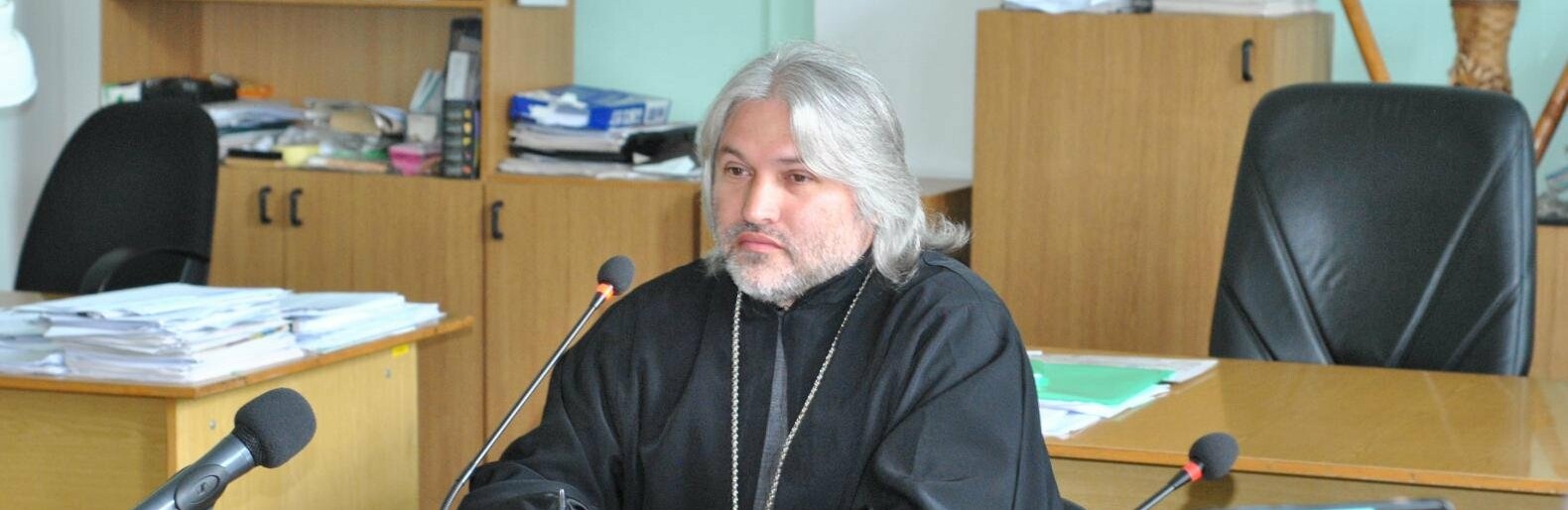 «Вам це за те, що ви не молилися», — священник-депутат Олександр Дедюхін прокоментував своє призначення керівником пресслужби Полтавської міськради