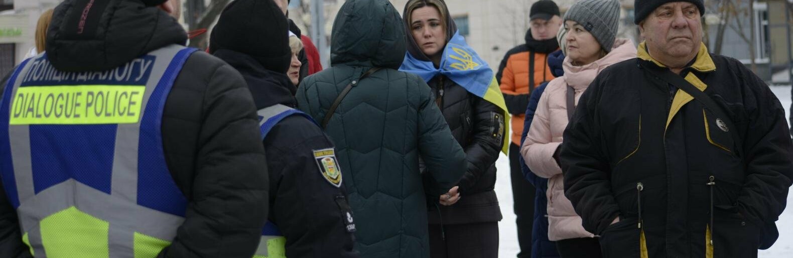 Близько 50 мітингувальників вимагали не встановлювати святкову ялинку в Полтаві