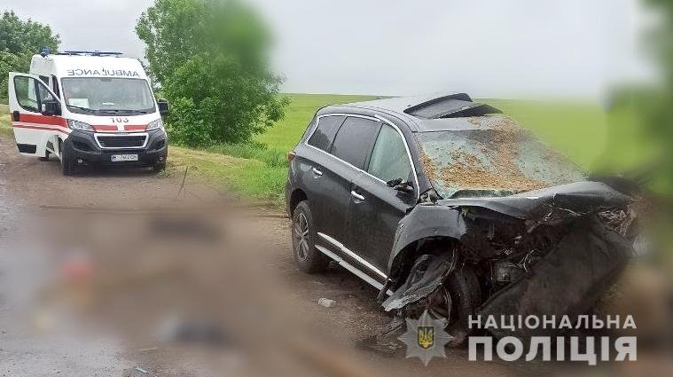 На Полтавщині автомобіль в’їхав у бетонний блок: водій помер на місці від отриманих травм