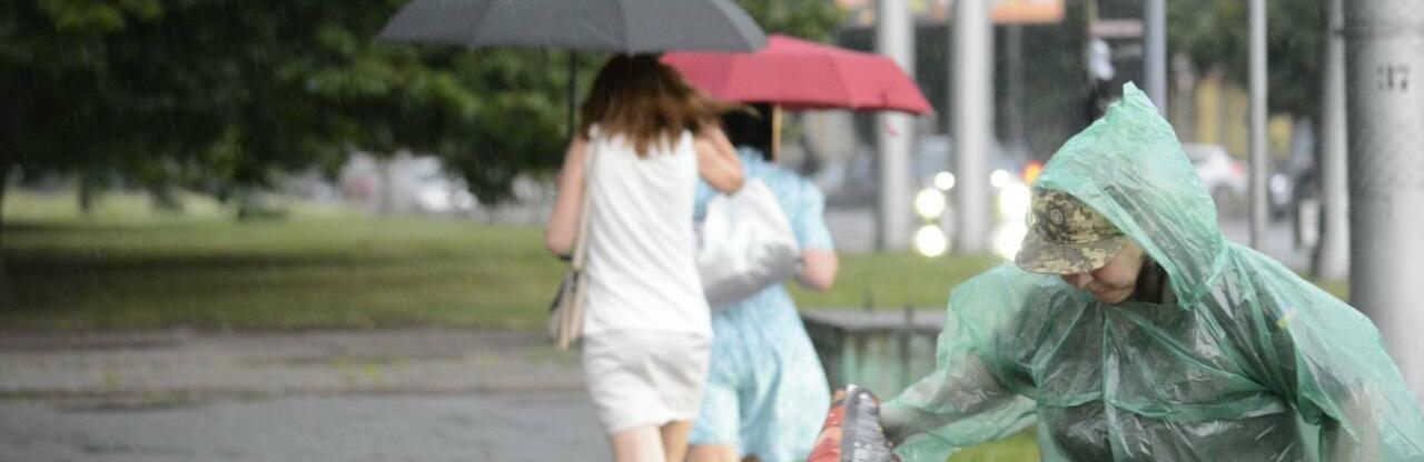 В Україні майже у всіх областях пануватиме спека, а в Полтаві - дощі та грози