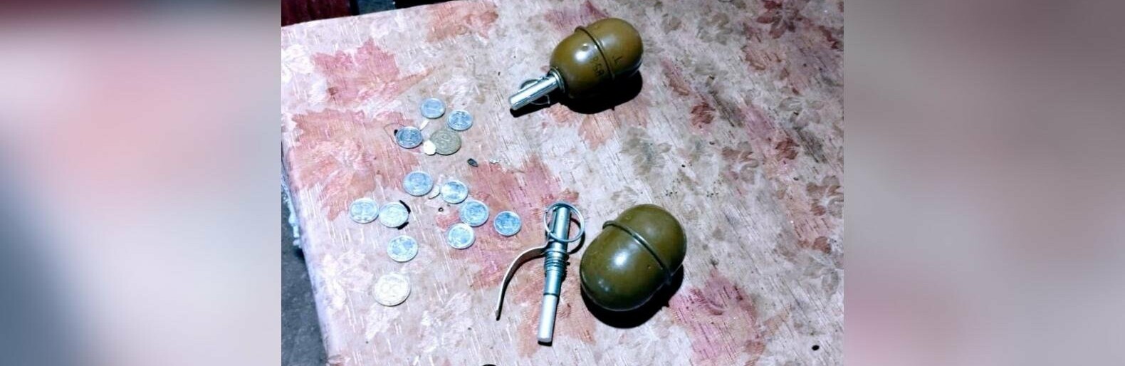 Вирощує коноплю та хизується гранатами: на Полтавщині у сільського «наркомагната» вилучили заборонені речовини та військові боєприпаси