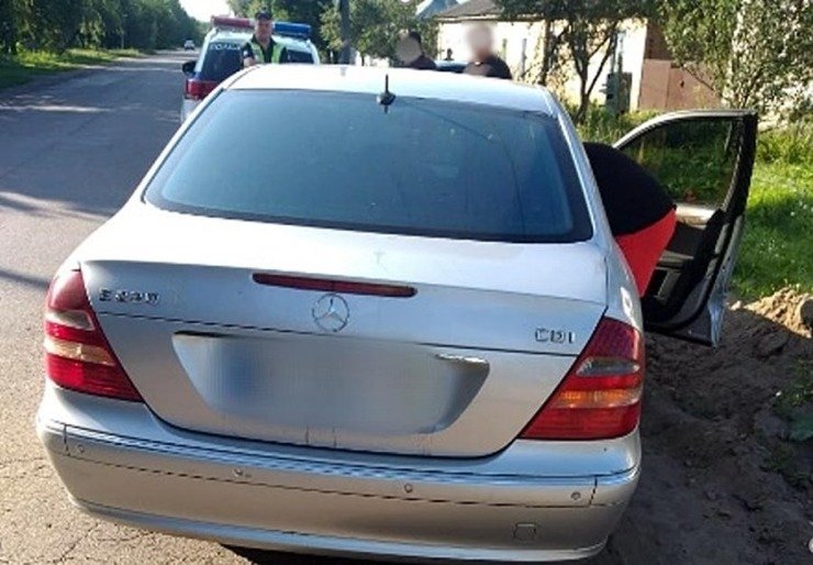 На Полтавщині легковик збив 10-річну дівчинку: дитину з травмами доставили до лікарні