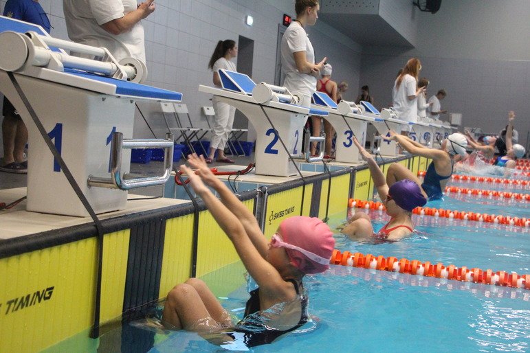 Полтавські спортсмени вибороли 41 золоту медаль на відкритому чемпіонаті області з плавання