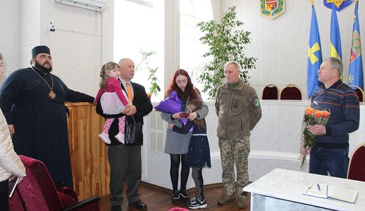 Родині загиблого героя Максима Шевченка вручили нагороду 