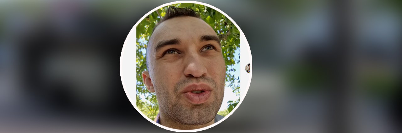 Полтавський блогер Денис Корнєєв, який закликав захопити Київ та знищити владу, вийшов на волю і збирає 400 тисяч серед своїх підписників