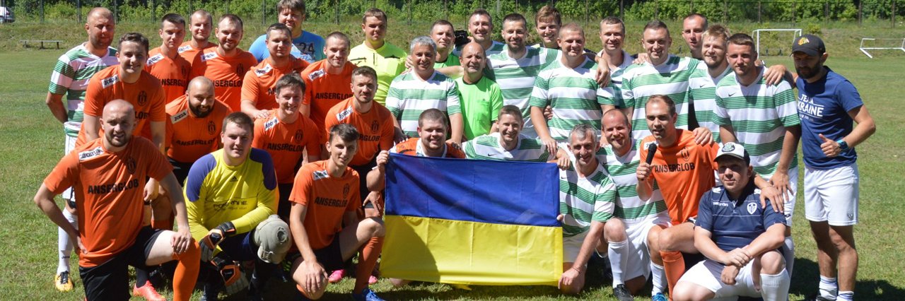 У Полтаві провели благодійний футбольний матч на підтримку ЗСУ: 