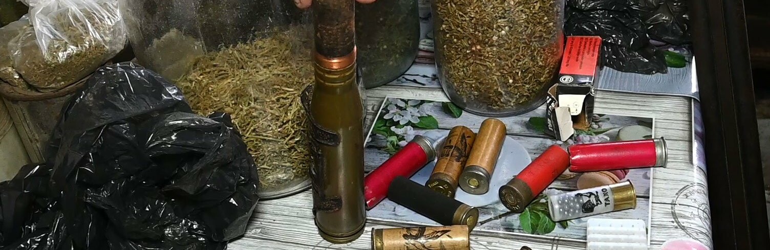 На Полтавщині у чоловіка викрили наркотичні речовини, зброю та боєприпаси