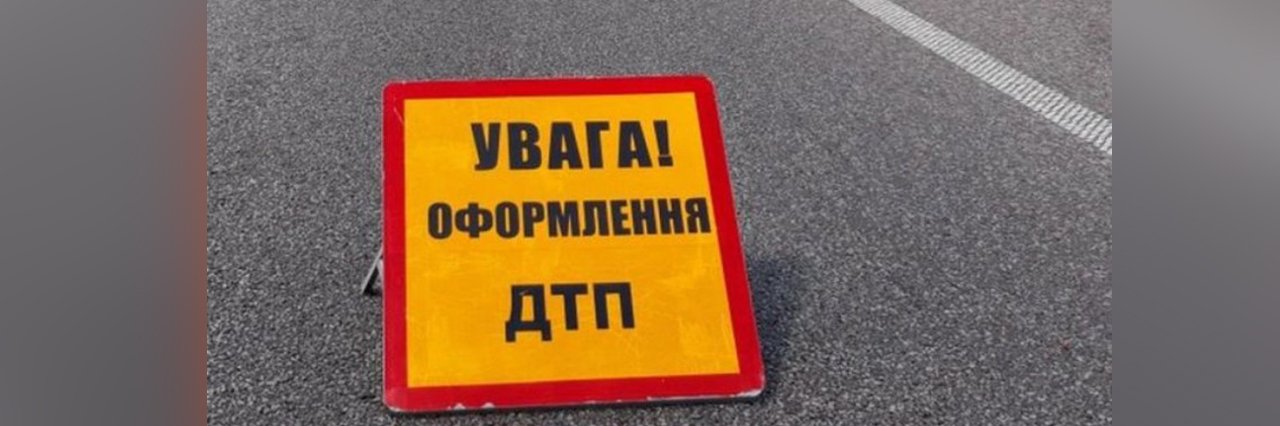 На Полтавщині у зіткненні мікроавтобуса та вантажівки постраждала жінка