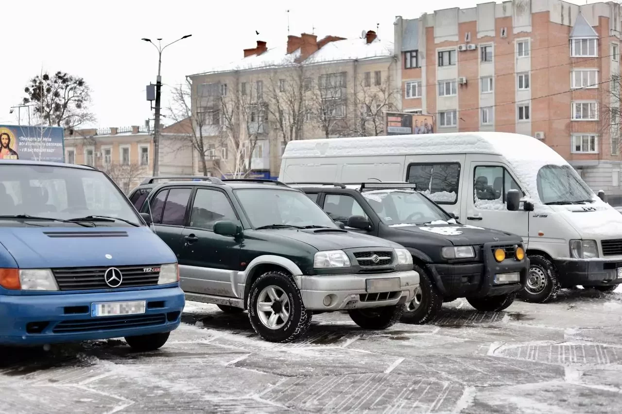 У Полтаві передали п’ять автівок для бійців ЗСУ