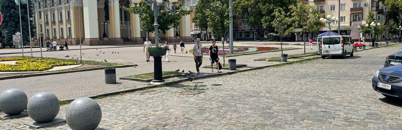 Біля театру Гоголя у Полтаві сьогодні запрацює система захисту пішоходів