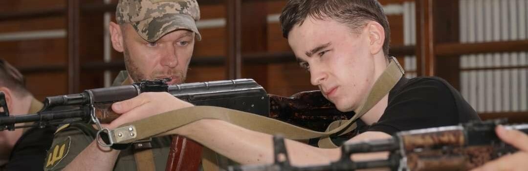 У Полтаві благодійного Фонду Сергія Притули другий рік поспіль розпочинає військові навчання для цивільних: розклад тренінгів
