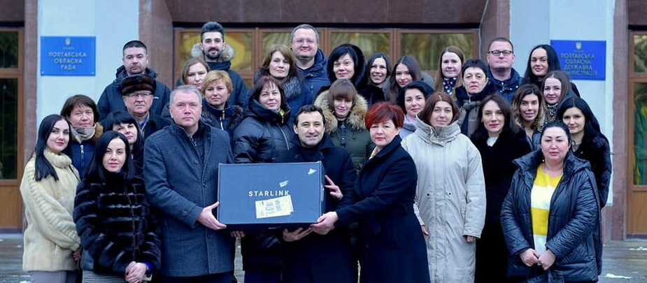 Працівники Полтавської обласної ради придбали Старлінк для військових