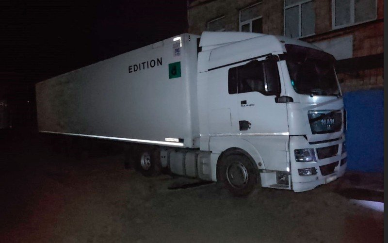 На Полтавщині водія вантажівки насмерть придавило причепом