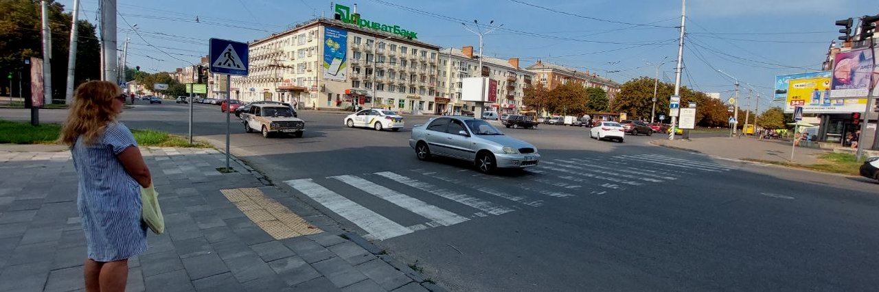 У Полтаві в День пам’яті захисників України мав на хвилину зупинитися рух транспорту. Але не зупинився
