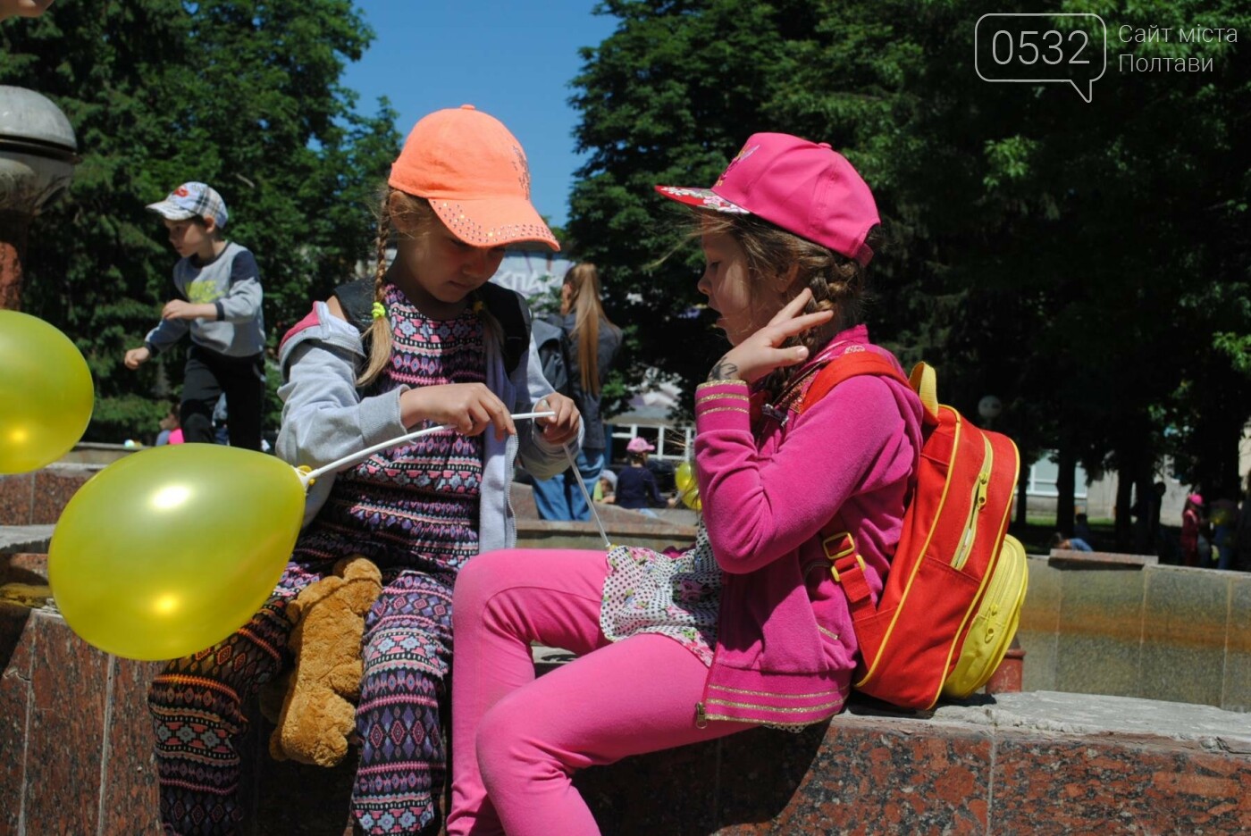 У Полтаві діти ловили та їли мильні бульбашки (ФОТО), фото-4 У Полтаві діти ловили та їли мильні бульбашки (ФОТО), фото-4