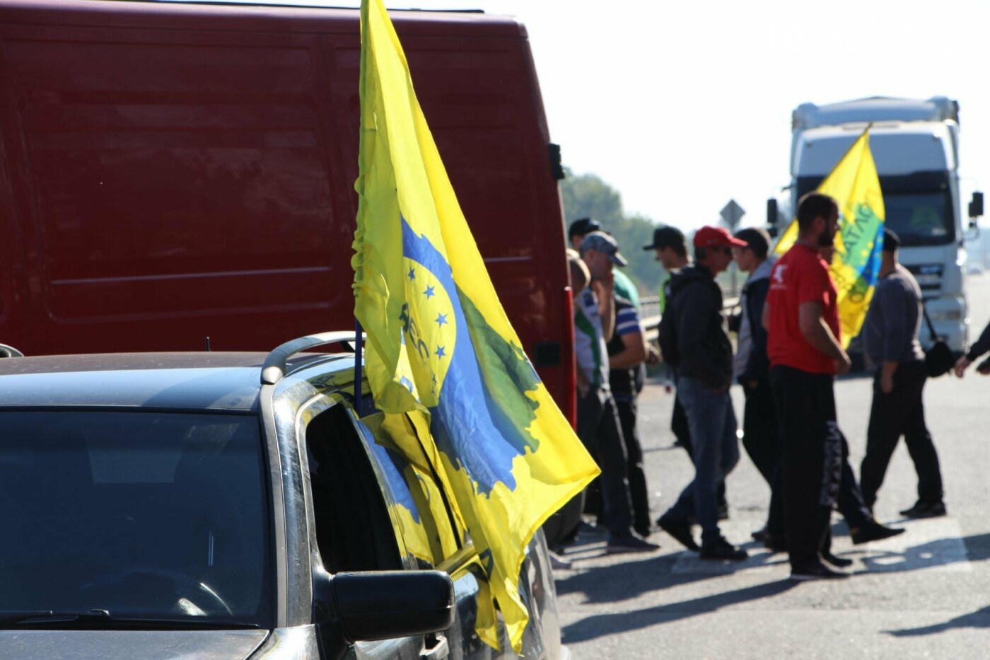 У Полтаві водії "євроблях" перекрили трасу Київ-Харків (ФОТ..., фото-8 У Полтаві водії "євроблях" перекрили трасу Київ-Харків (ФОТО, ВІДЕО), фото-8