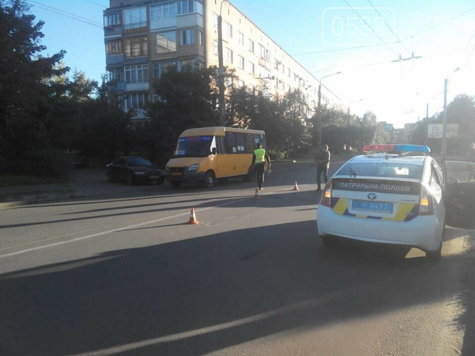 На асфальті - сліди крові. У Полтаві "Ланос" збив чоловіка,..., фото-2 На асфальті - сліди крові. У Полтаві "Ланос" збив чоловіка, який стояв серед дороги, фото-2