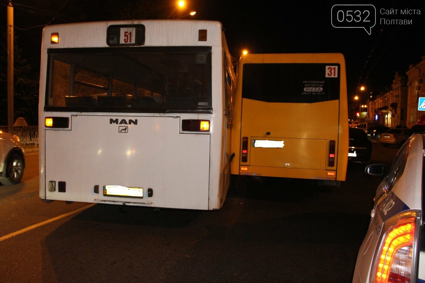 У Полтаві в аварії "на кругу" зіткнулися маршрутка, автобус..., фото-2 У Полтаві в аварії "на кругу" зіткнулися маршрутка, автобус і легковик (ФОТО, ВІДЕО), фото-2