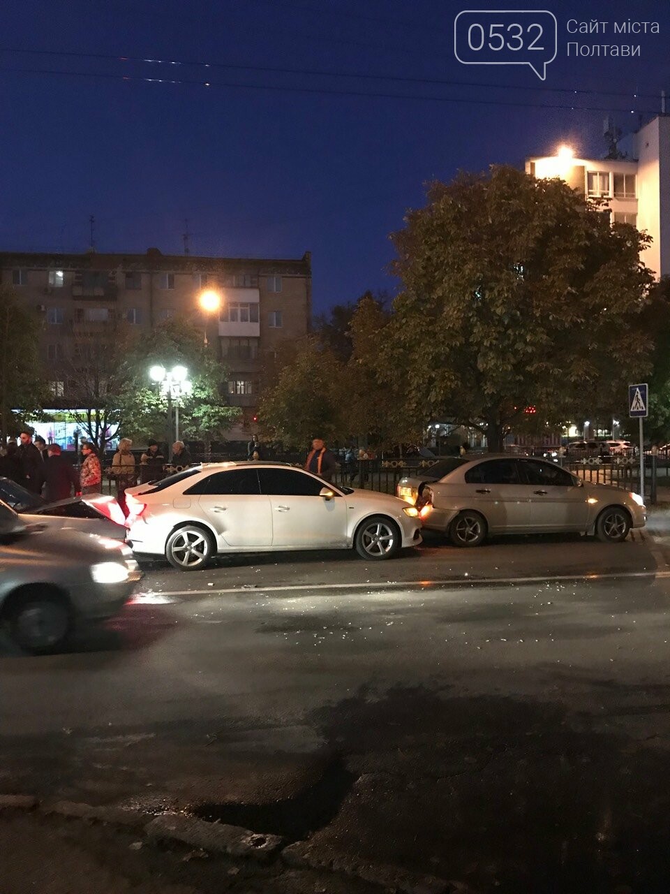 У Полтаві перед зупинкою Зигіна сталося масове ДТП (ФОТО), фото-1 У Полтаві перед зупинкою Зигіна сталося масове ДТП (ФОТО), фото-1