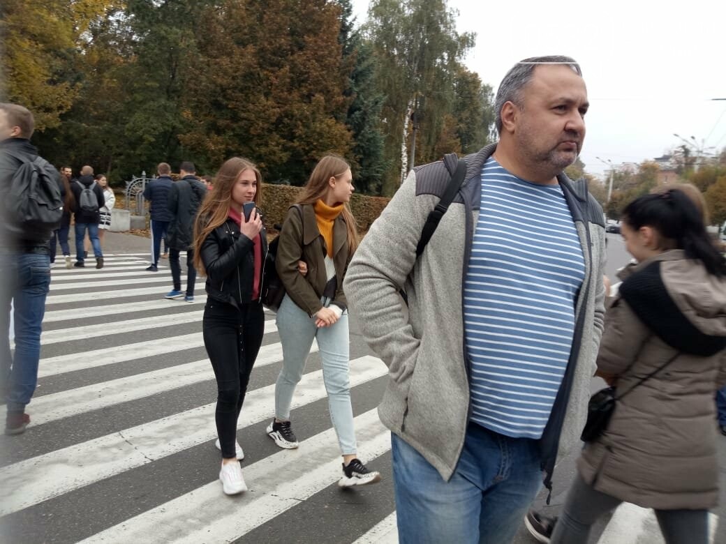 У Полтаві ображені підприємці перекрили рух транспорту "на..., фото-1 У Полтаві ображені підприємці перекрили рух транспорту "на кругу" (ВІДЕО), фото-1