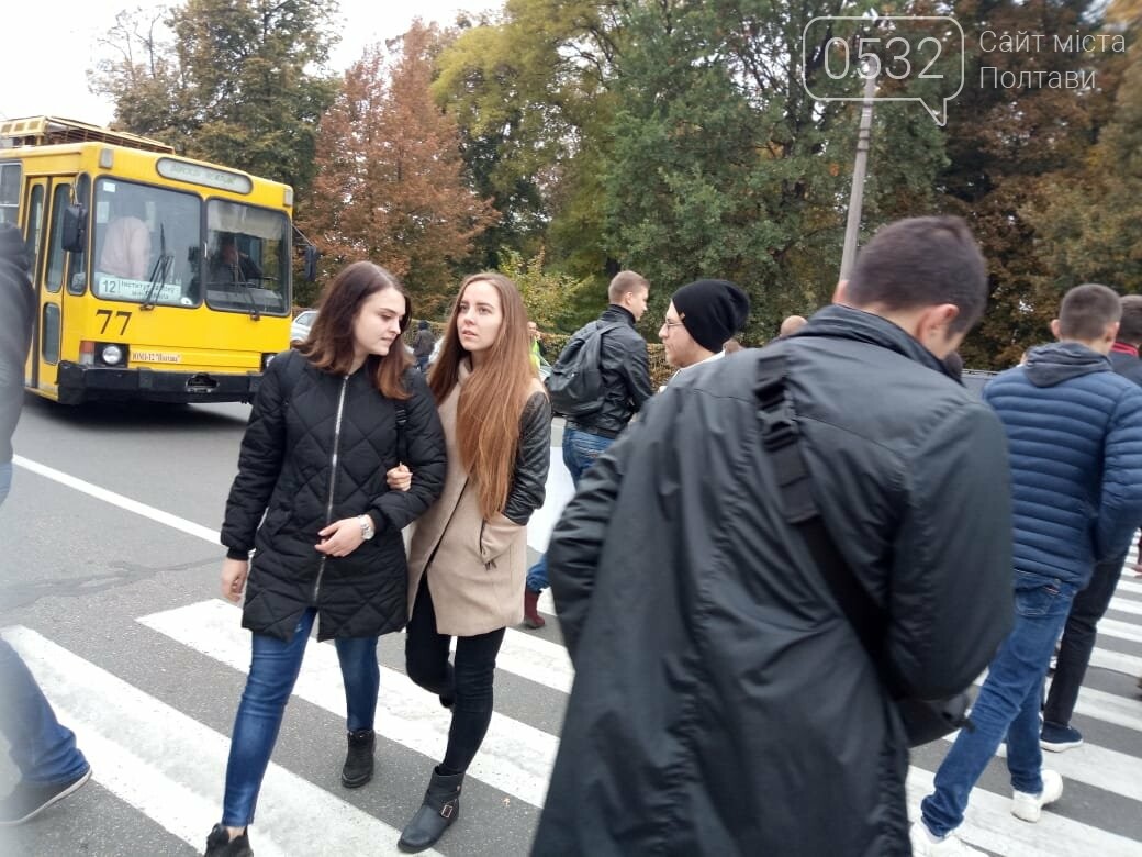 У Полтаві ображені підприємці перекрили рух транспорту "на..., фото-3 У Полтаві ображені підприємці перекрили рух транспорту "на кругу" (ВІДЕО), фото-3