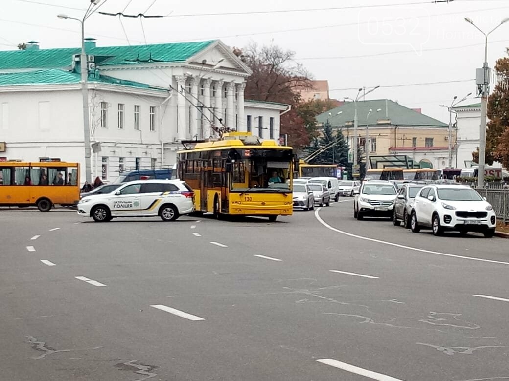 У Полтаві ображені підприємці перекрили рух транспорту "на..., фото-4 У Полтаві ображені підприємці перекрили рух транспорту "на кругу" (ВІДЕО), фото-4