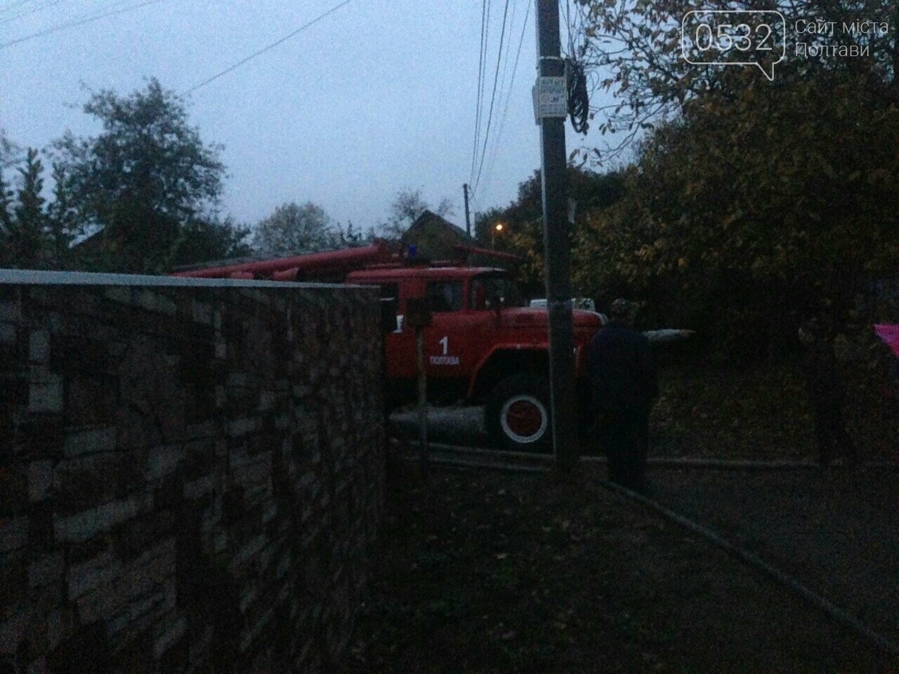 У Полтаві горів будинок на Тобілевича: гасили двадцять поже..., фото-3 У Полтаві горів будинок на Тобілевича: гасили двадцять пожежників, фото-3