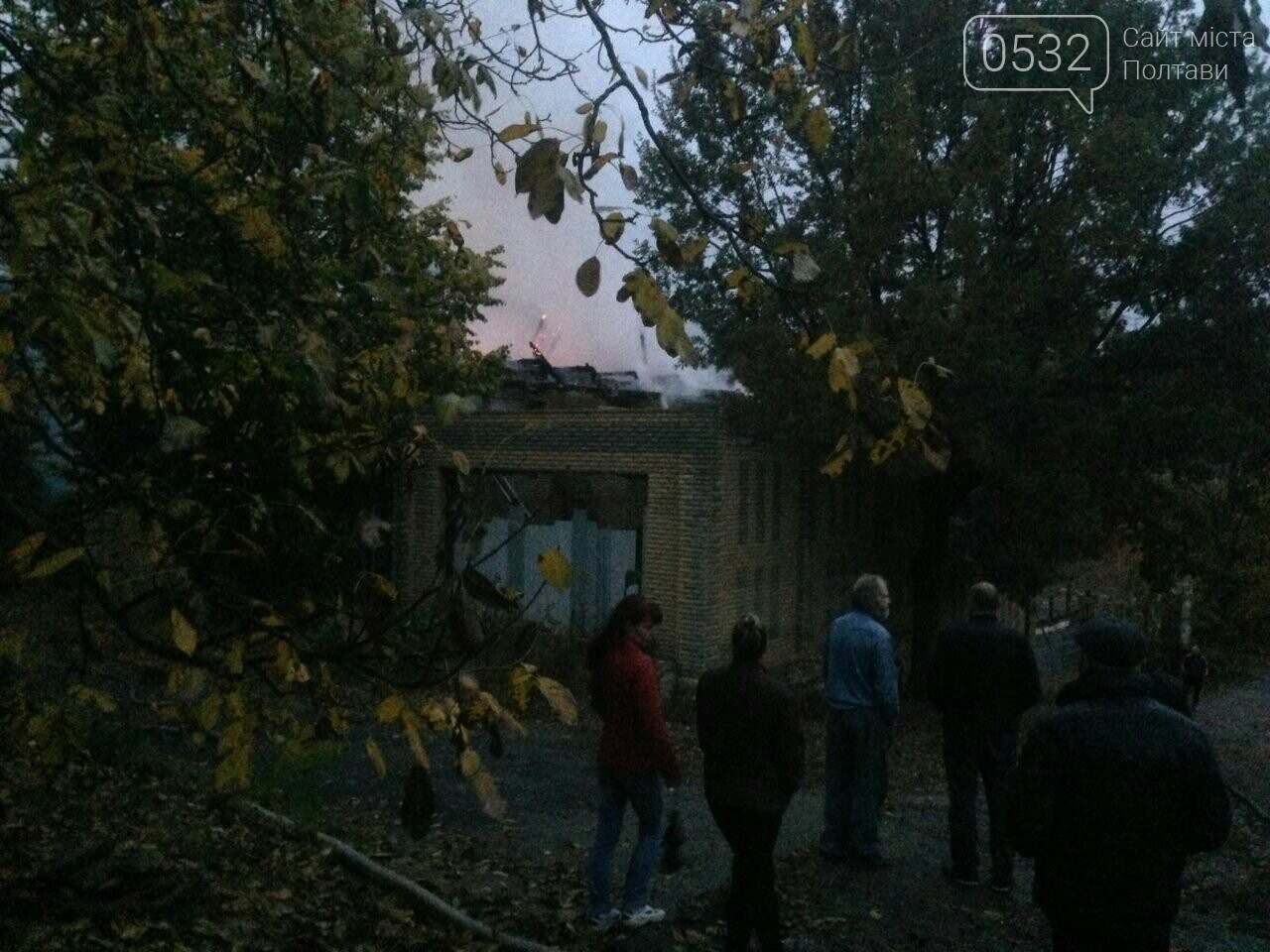 У Полтаві горів будинок на Тобілевича: гасили двадцять поже..., фото-2 У Полтаві горів будинок на Тобілевича: гасили двадцять пожежників, фото-2