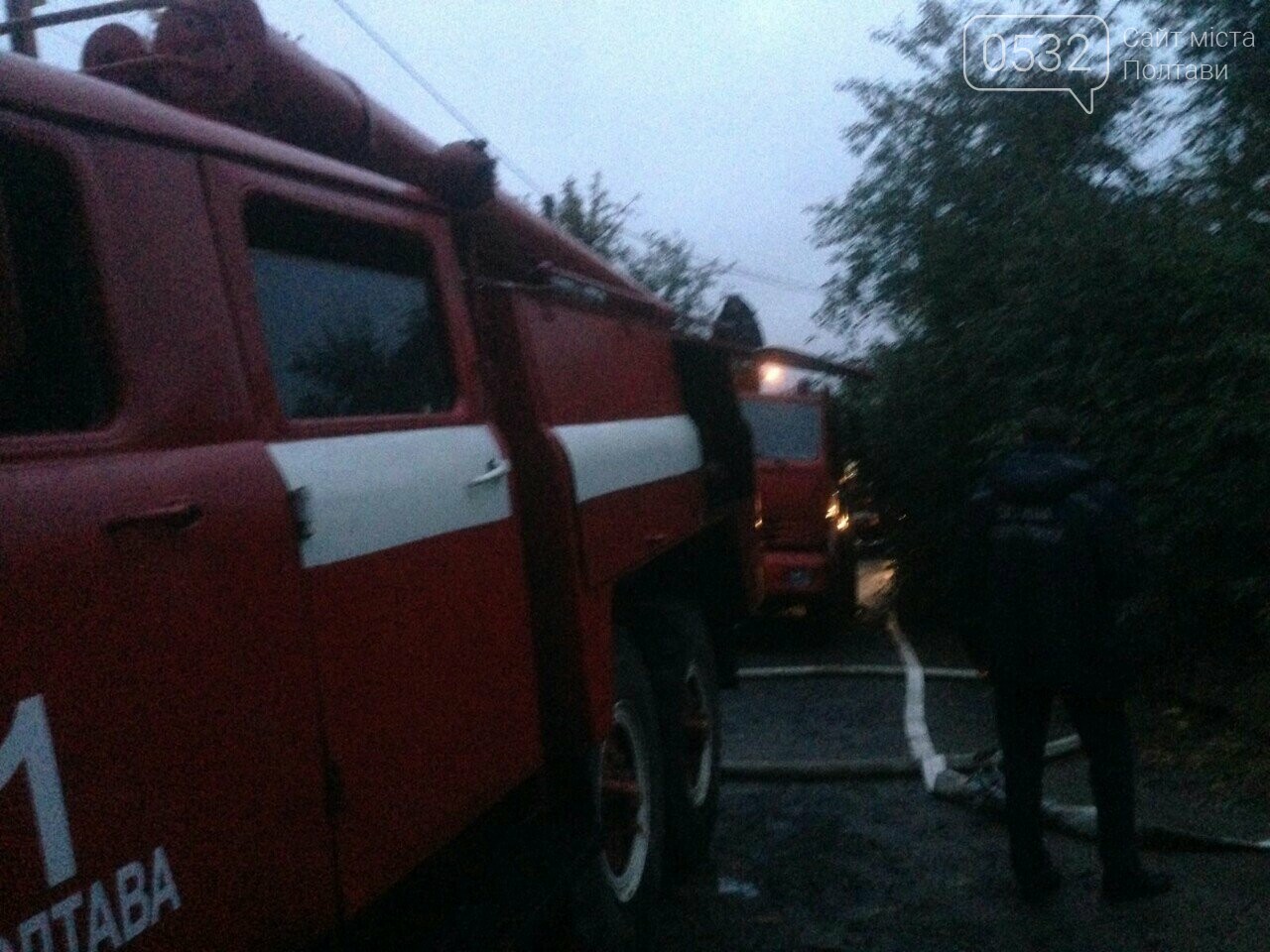 У Полтаві горів будинок на Тобілевича: гасили двадцять поже..., фото-4 У Полтаві горів будинок на Тобілевича: гасили двадцять пожежників, фото-4