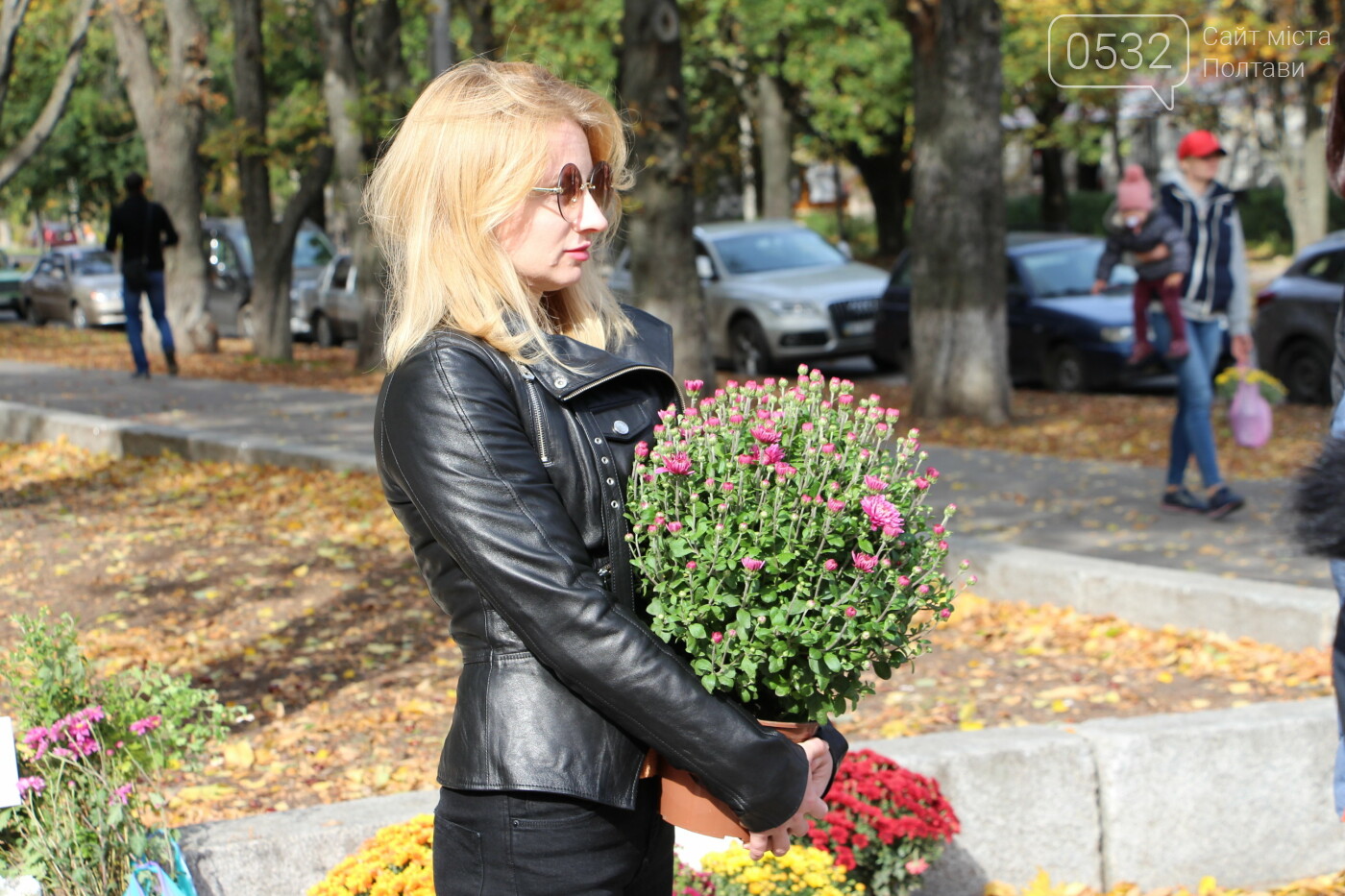 У Полтаві десятки містян принесли квіти на фестиваль хриза..., фото-13 У Полтаві десятки містян принесли квіти на фестиваль хризантем (ФОТО, ВІДЕО), фото-13