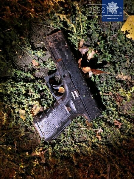 У місті на Полтавщині молодик на вулиці стріляв із пістолета, фото-2 У місті на Полтавщині молодик на вулиці стріляв із пістолета, фото-2