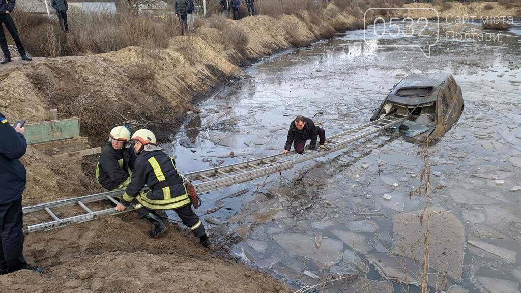 На Полтавщині п’яний водій ледь не втопив чотирьох людей в..., фото-2 На Полтавщині п’яний водій ледь не втопив чотирьох людей в озері (ФОТО), фото-2