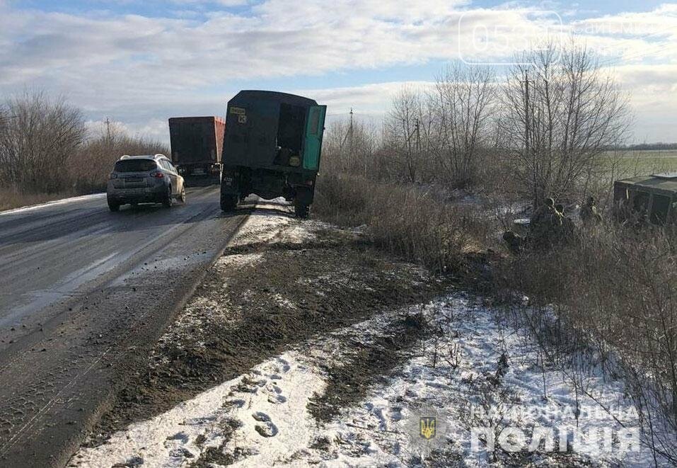 На Полтавщині автомобіль з військовими з’їхав у кювет - дво..., фото-1 На Полтавщині автомобіль з військовими з’їхав у кювет - двоє постраждалих, фото-1