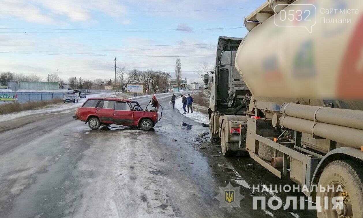 На Полтавщині у ДТП постраждав водій легковика, фото-1 На Полтавщині у ДТП постраждав водій легковика, фото-1