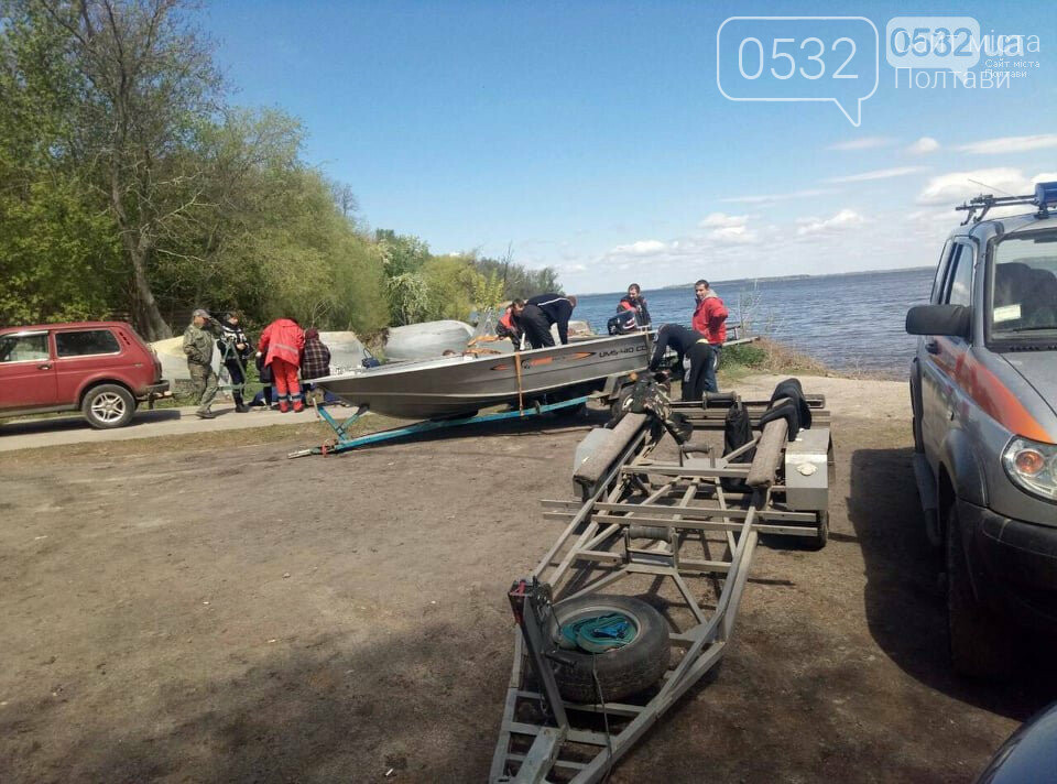 На Полтавщині вже тиждень не можуть знайти рибалку із перек..., фото-1 На Полтавщині вже тиждень не можуть знайти рибалку із перекинутого на Дніпрі човна, фото-1